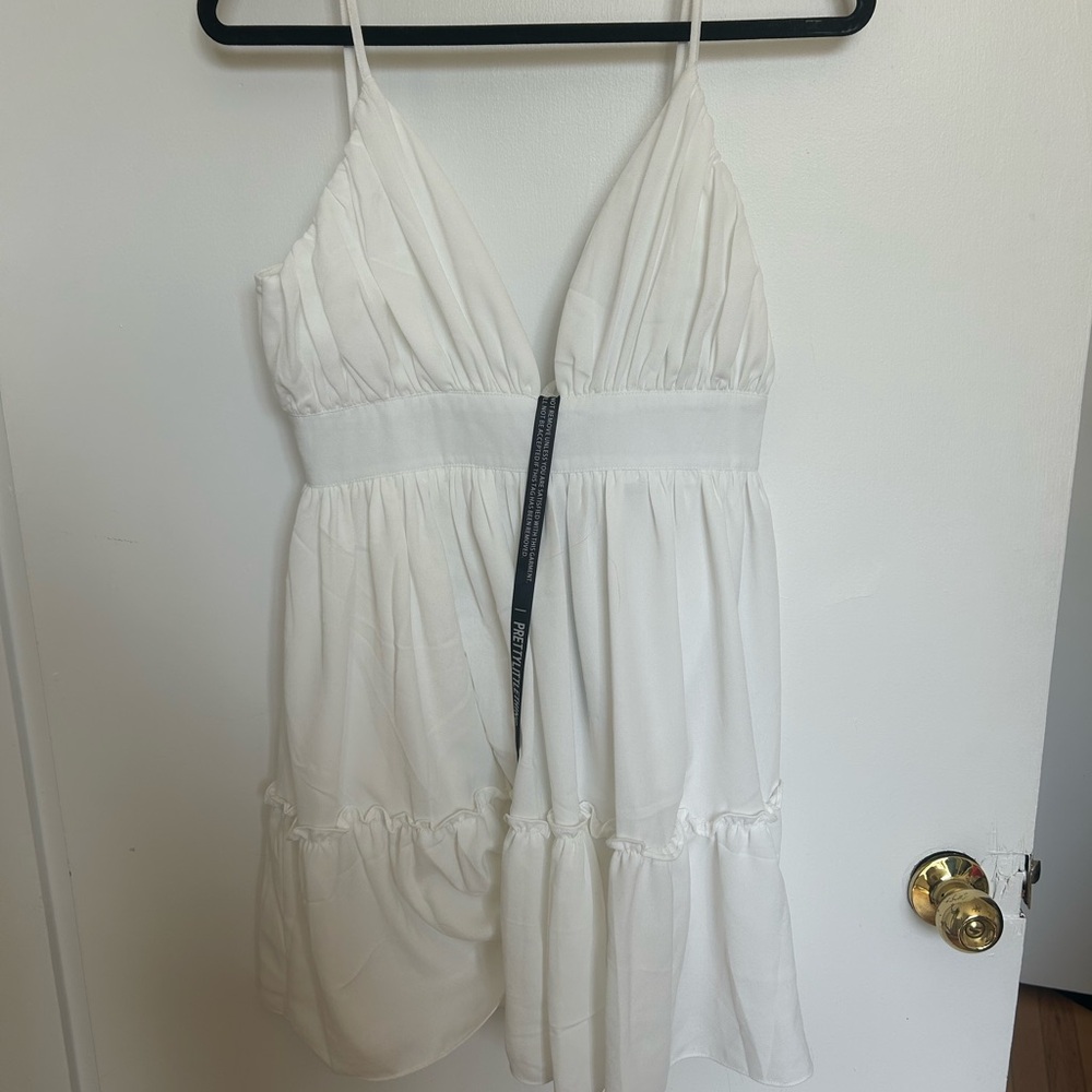 Elegant White Sleeveless Dress